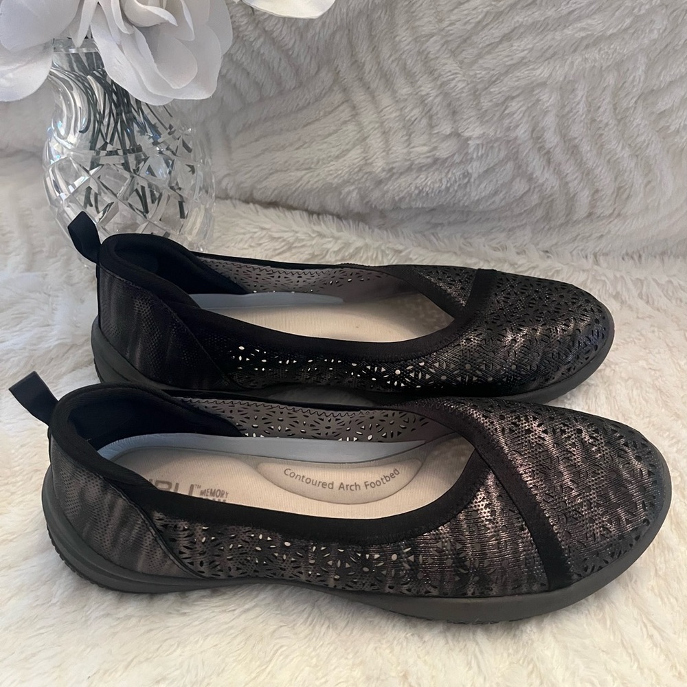 NIB JBU Black and Silver Slip-On Flats - Picture 11 of 14